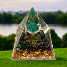 Load image into Gallery viewer, Resin Pyramids