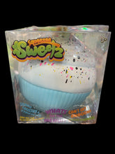 Load image into Gallery viewer, Squeezee Sweets Cupcake
