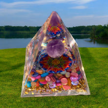 Load image into Gallery viewer, Resin Pyramids