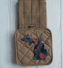 Load image into Gallery viewer, Michigan Sports Teams Potholder & Towel
