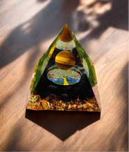 Load image into Gallery viewer, Resin Pyramids