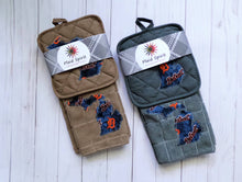Load image into Gallery viewer, Michigan Sports Teams Potholder & Towel