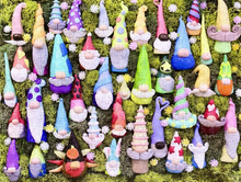 Load image into Gallery viewer, Gnomes 550-Piece Puzzle
